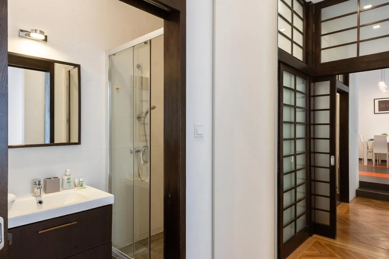 Bright Two-Bedroom Home By The New York Palace Будапешт Апартаменты