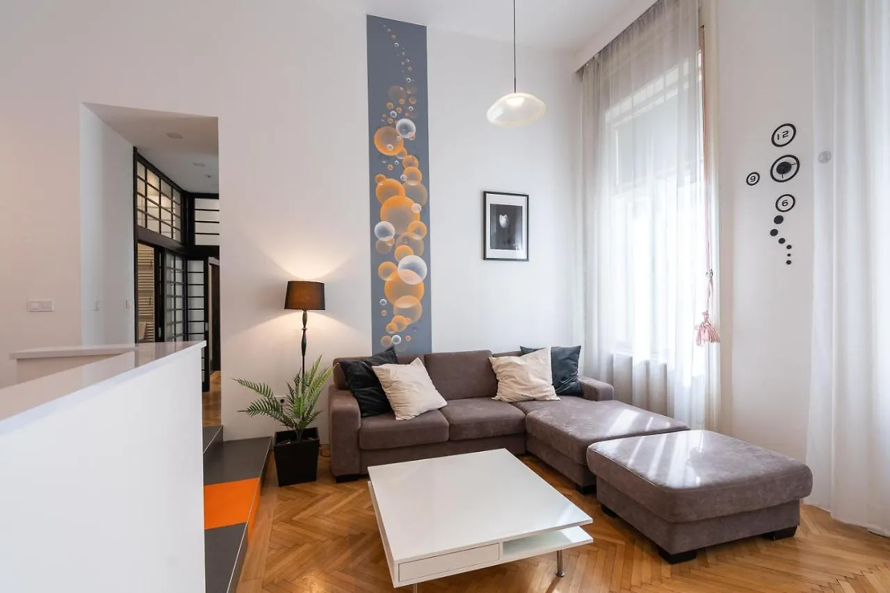 Bright Two-Bedroom Home By The New York Palace Budapest