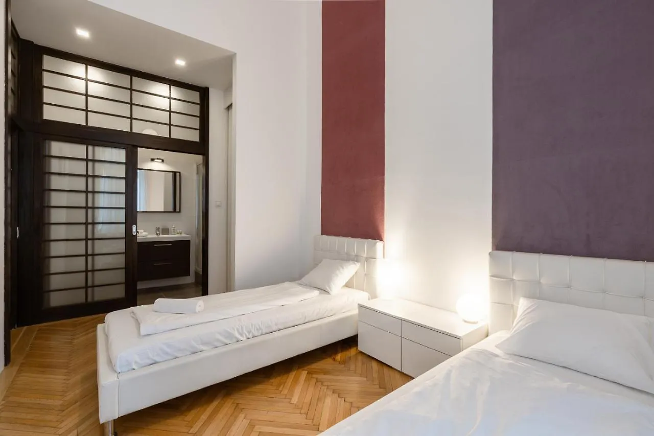 Bright Two-Bedroom Home By The New York Palace Budapest Hungary