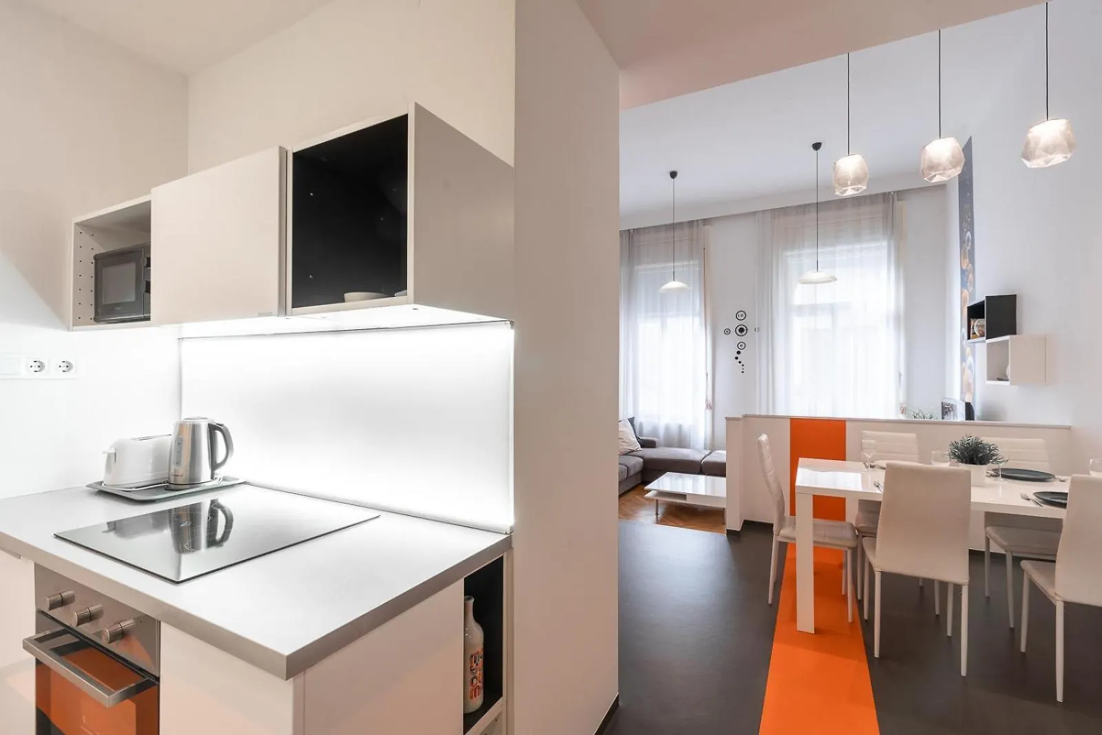Bright Two-Bedroom Home By The New York Palace Budapest Apartment